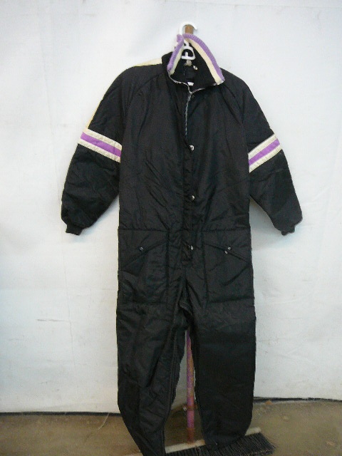 lot 8 image: Snowsuit