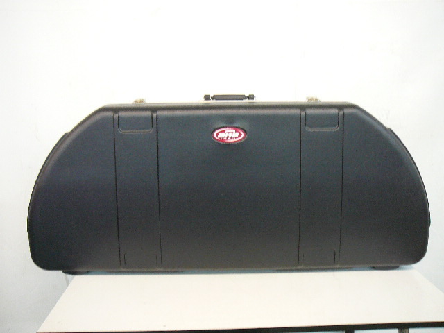 lot 15 image: Bow Case Hardside