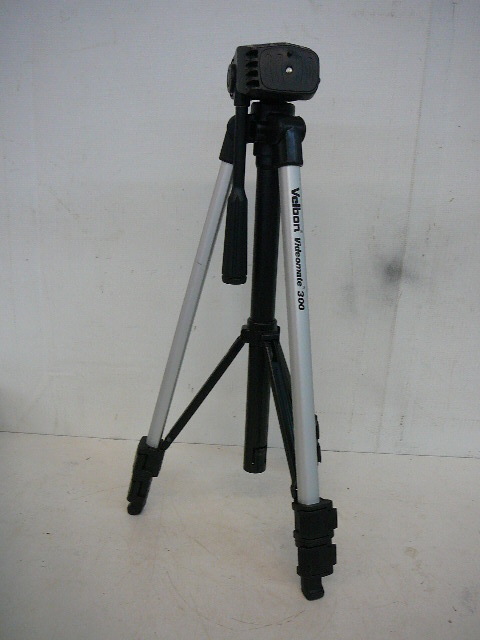 lot 19 image: Tripod