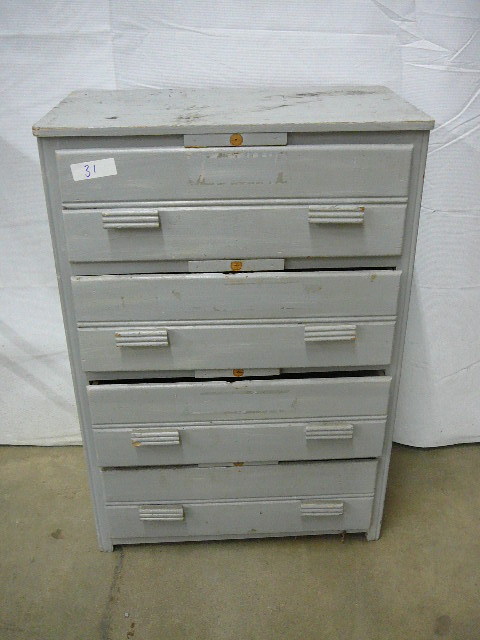 lot 31 image: Wooden Dresser