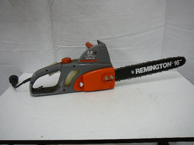 lot 32 image: Electric Chain Saw