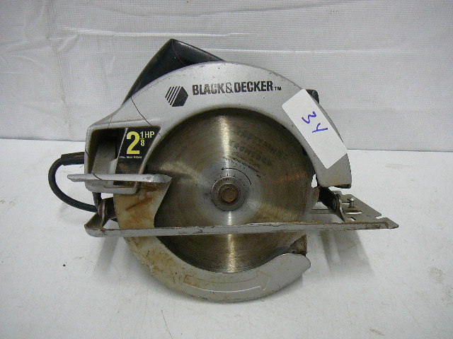 lot 34 image: 7 14 Circular Saw Black & Decker