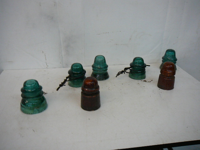 lot 58 image: Vintage Hemingray Hi-Line Insulators