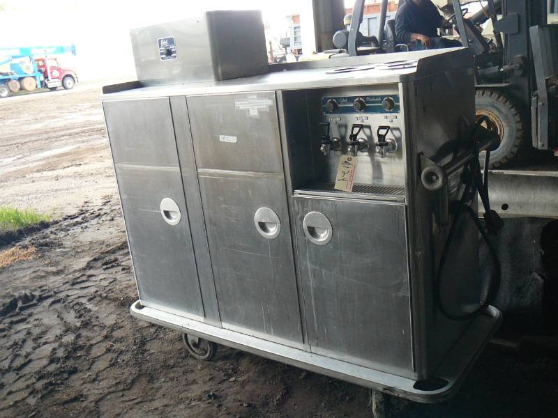 lot 124 image: Hot & Cold Meal Mobile Aluminum