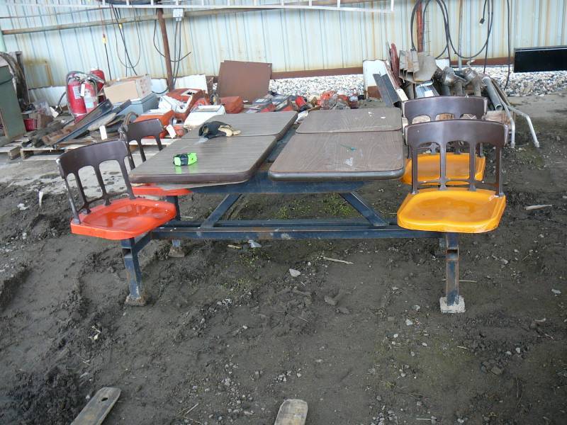 lot 23 image: Table with 4 Seats