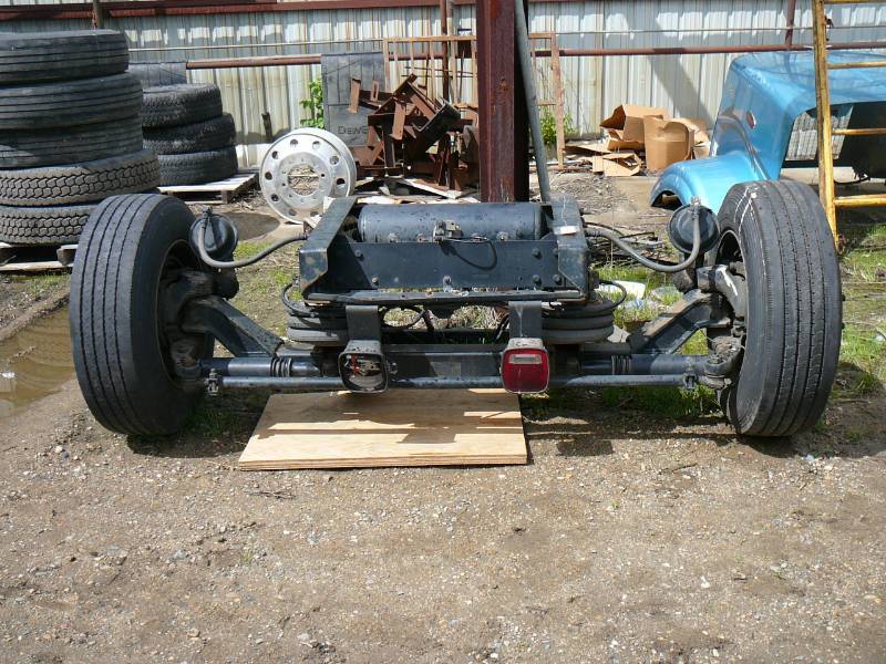 lot 41 image: Tag Axle off 2016 Volvo