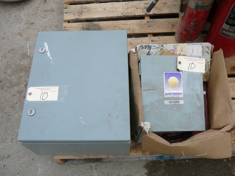 lot 10 image: Electrical Boxs