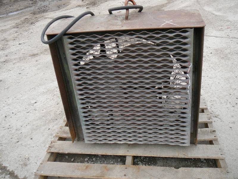 lot 13 image: Large Fan