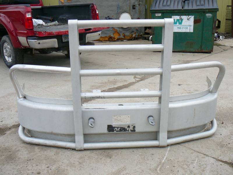 lot 15 image: Bumper, Brush Guard For Newer Model Kenworth T880 or T680