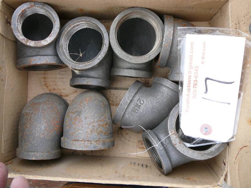 lot 17 image: Large Lot of Fittings
