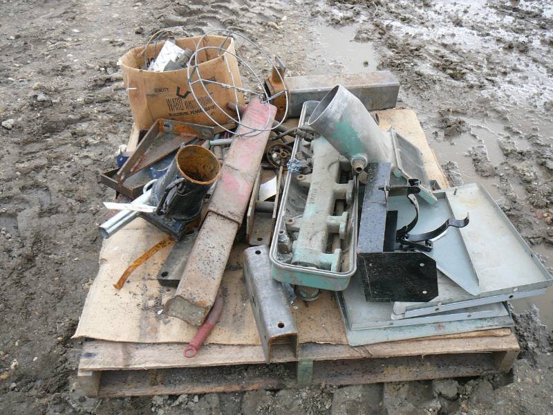 lot 24 image: Hitches & Misc