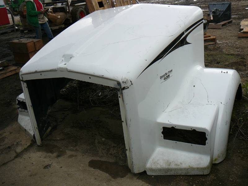 lot 34 image: Hood Kenworth T800