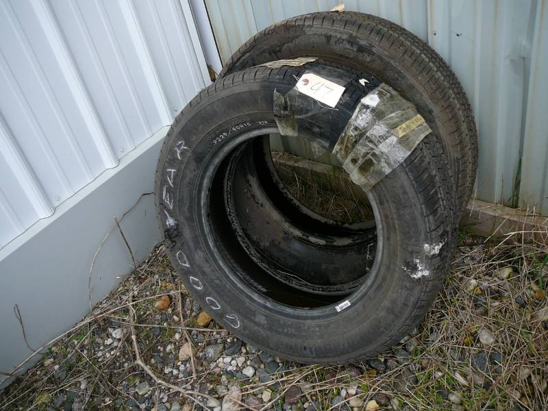 lot 47 image: New Tires P22560R16 Goodyear
