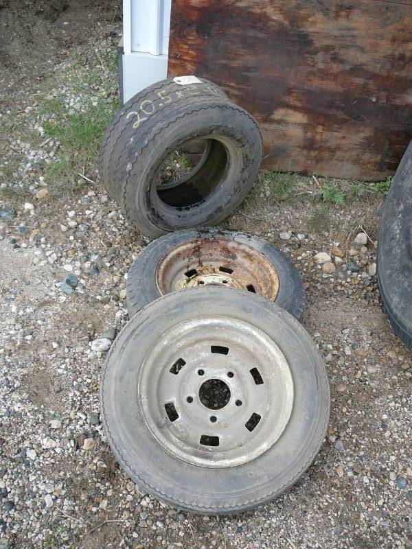 lot 51 image: Tires and 1 Rim