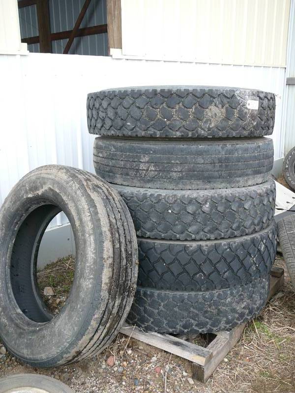 lot 50 image: Tires 11R24.5
