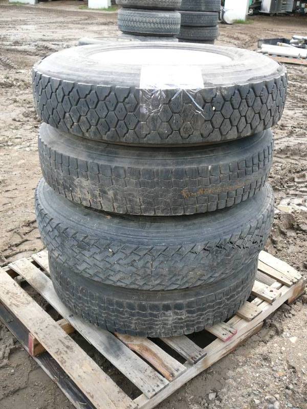 lot 55 image: Tires & Rims 8.25R20
