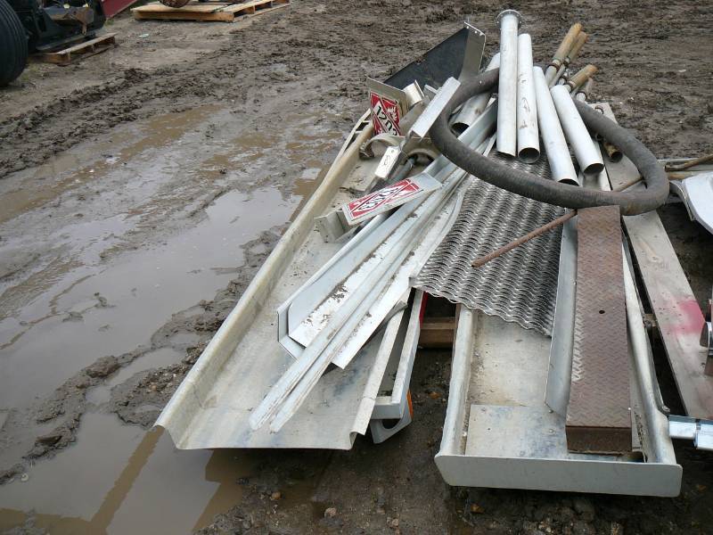 lot 62 image: Lot of Scrap Aluminum & Steel, Sign Holders