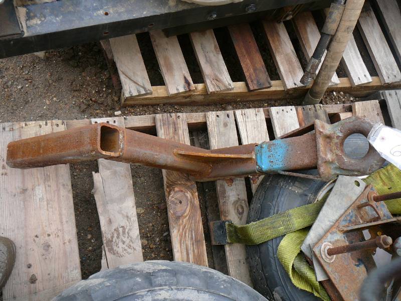 lot 67 image: 2 Hitchs and Strap