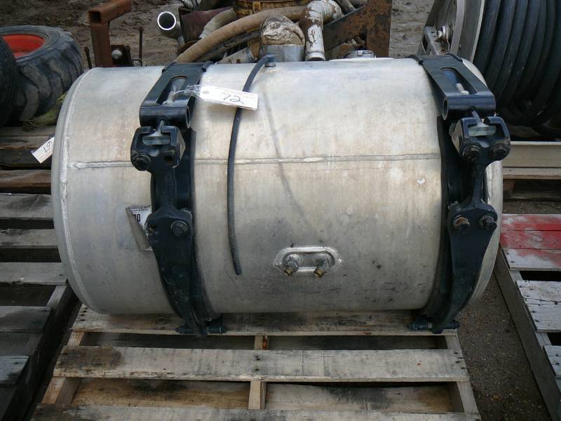lot 72 image: Alum Fuel Tank 80 Gallons