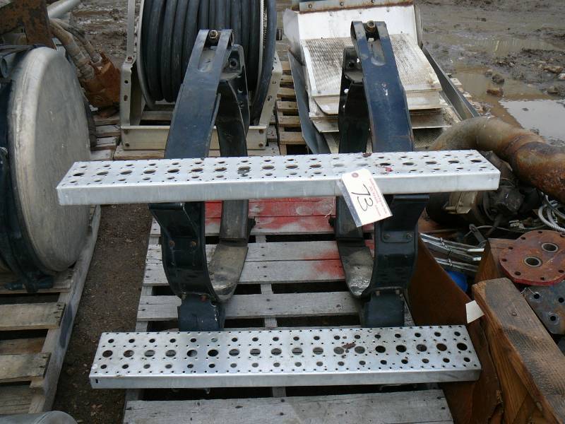 lot 73 image: Tank Straps and Steps