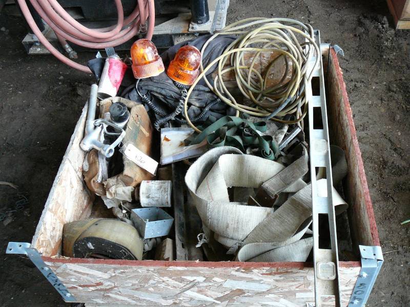 lot 86 image: Large Straps, Level, Farm Nozzle, Wooden box,Emergency Lights