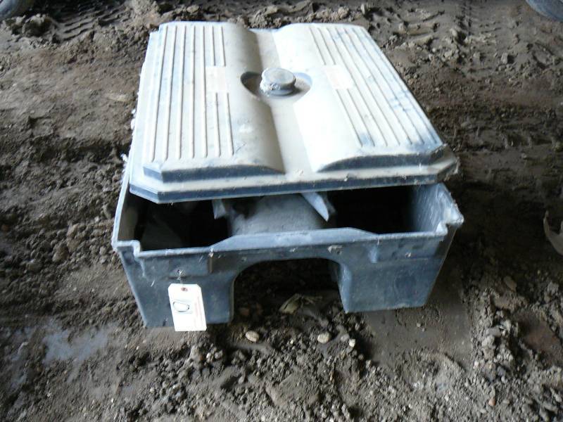 lot 101 image: Freight liner Battery Box