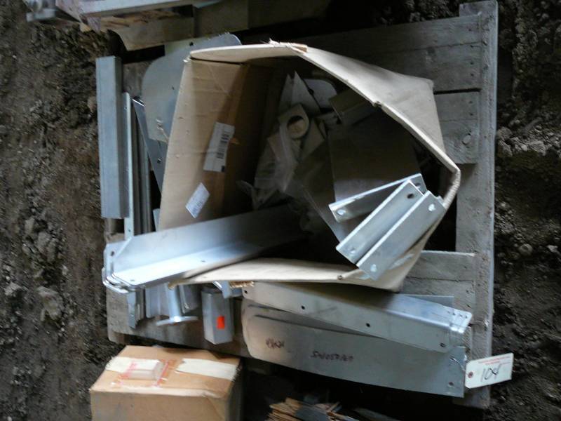 lot 104 image: Aluminum Misc Pieces
