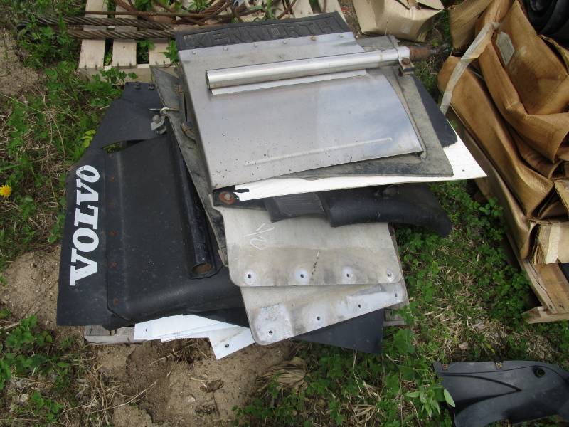 lot 131 image: Lot of Semi Mud flaps