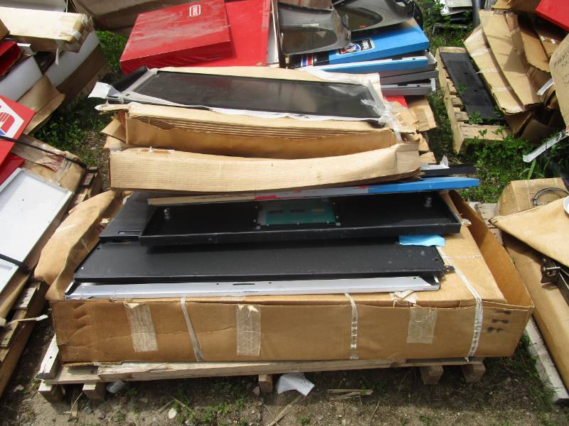 lot 132 image: Lot of Pump Panels Signs