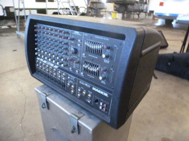 lot 7 image: Mackie 808M Powered Mixer wcase