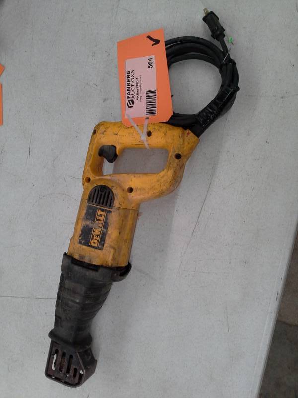 lot 564 image: DeWalt DW303 Variable Speed Reciprocating Saw