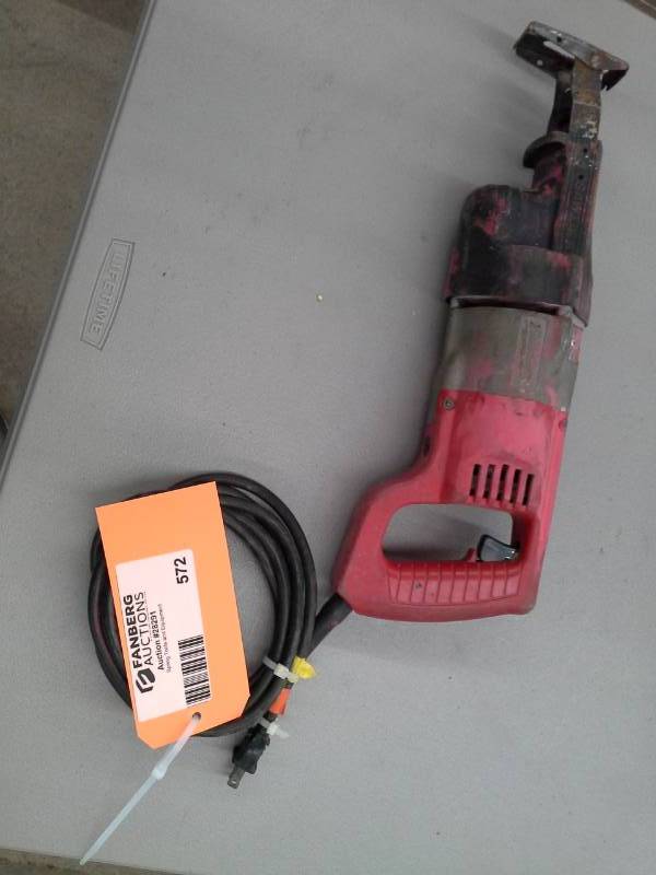 lot 572 image: Milwaukee Electric Tool Corp. Heavy Duty Sawzall