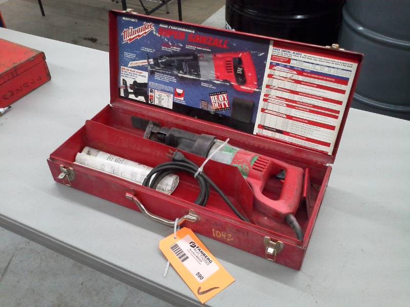lot 590 image: Milwaukee Electric Tool Corp. Heavy Duty Sawzall with Case