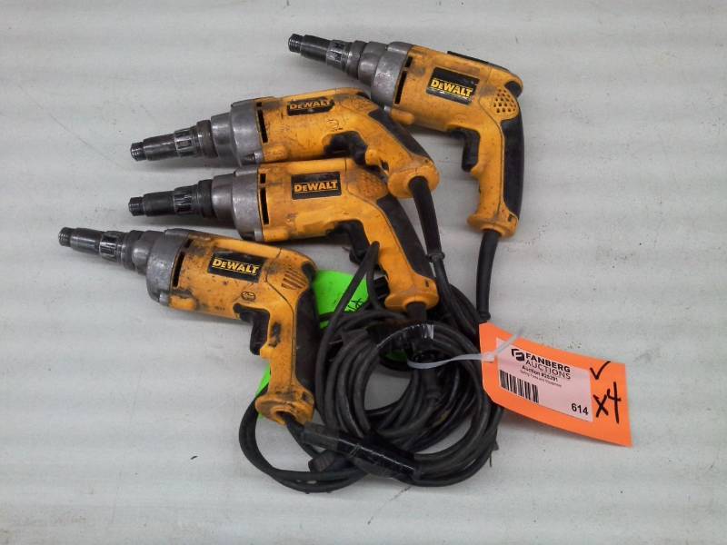 lot 614 image: DeWalt DW268 VSR Versa Cluth Screwdrivers