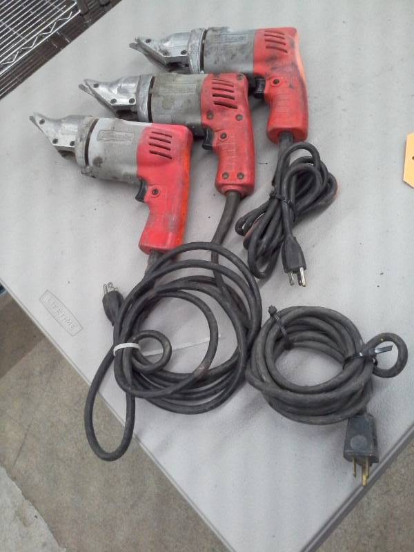 lot 622 image: Milwaukee Electric Tool Corp. Heavy Duty 18GA Metal Shears