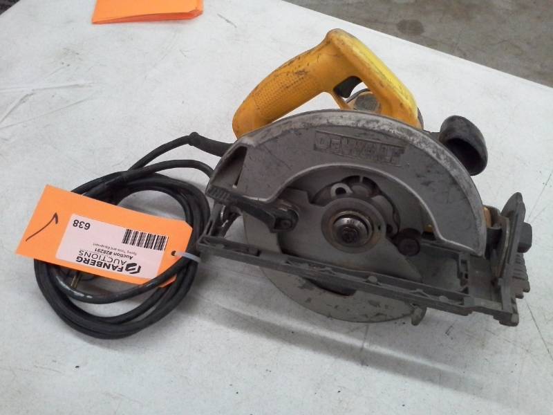 lot 638 image: DeWalt DW368 7.25in. Circular Saw