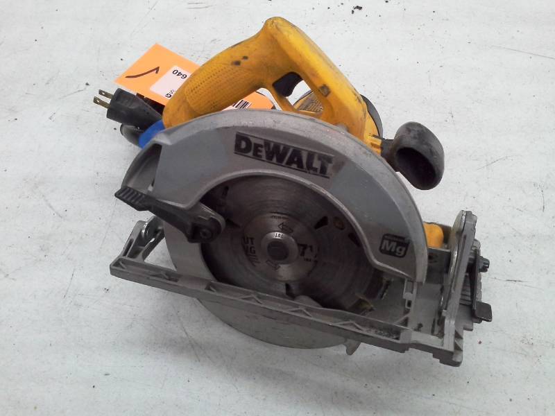 lot 640 image: DeWalt DW368 7.25in. Circular Saw