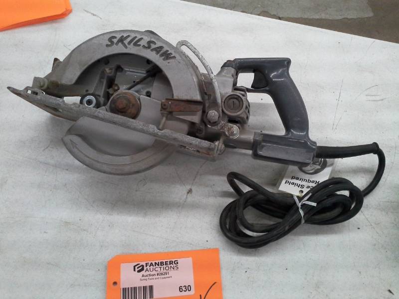 lot 630 image: Skilsaw 7.25in. Worm Drive Saw