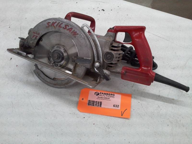 lot 632 image: Skilsaw 7.25in. Worm Drive Saw