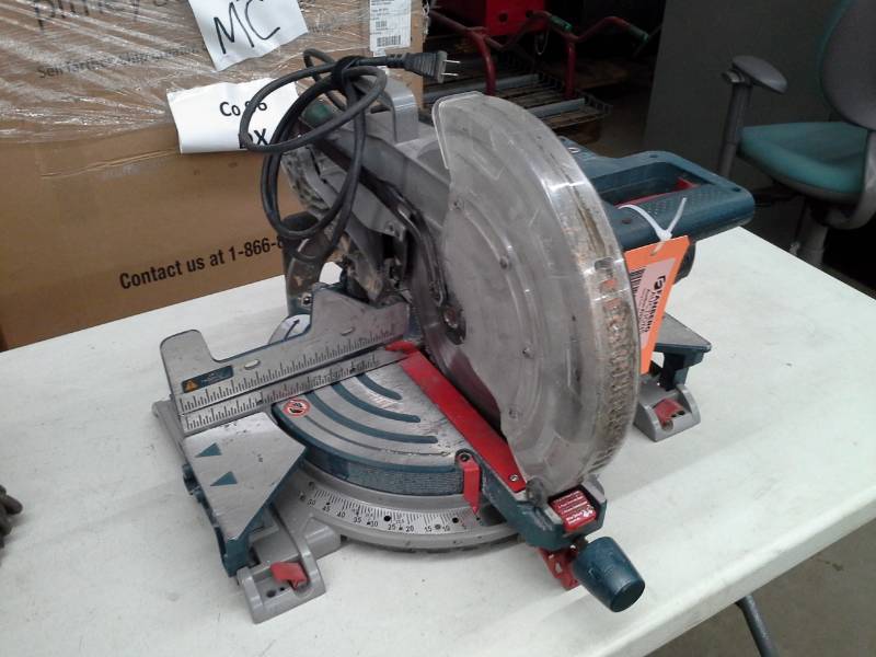 lot 647 image: Bosch CM12 12-inch Chop Saw