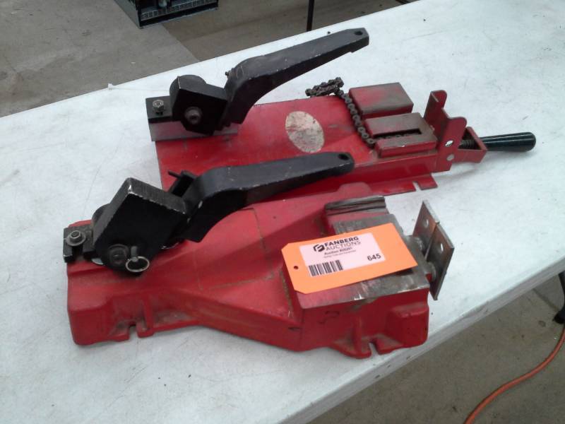 lot 645 image: Presses