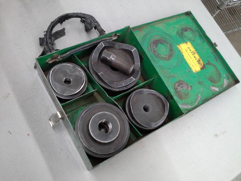 lot 662 image: Greenlee Punch Set with Case