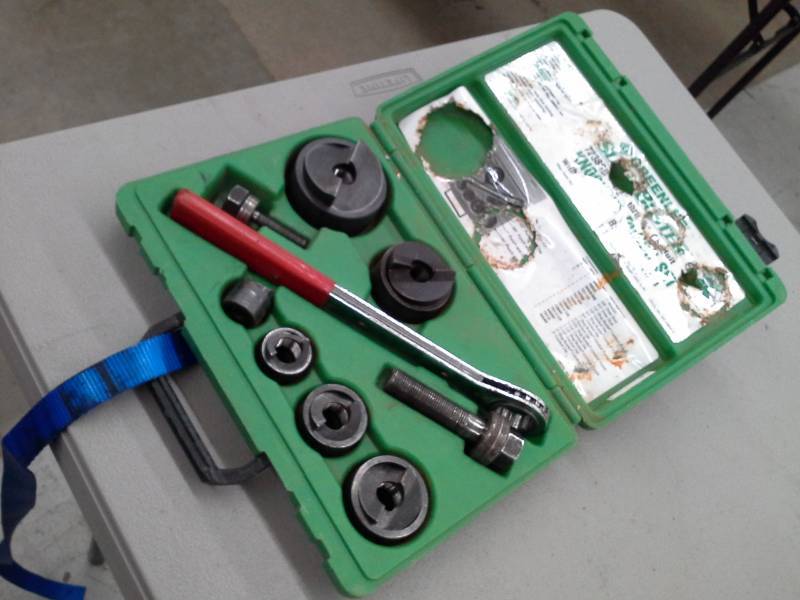 lot 669 image: Greenlee Slug Buster Knockout Punch Set with Case