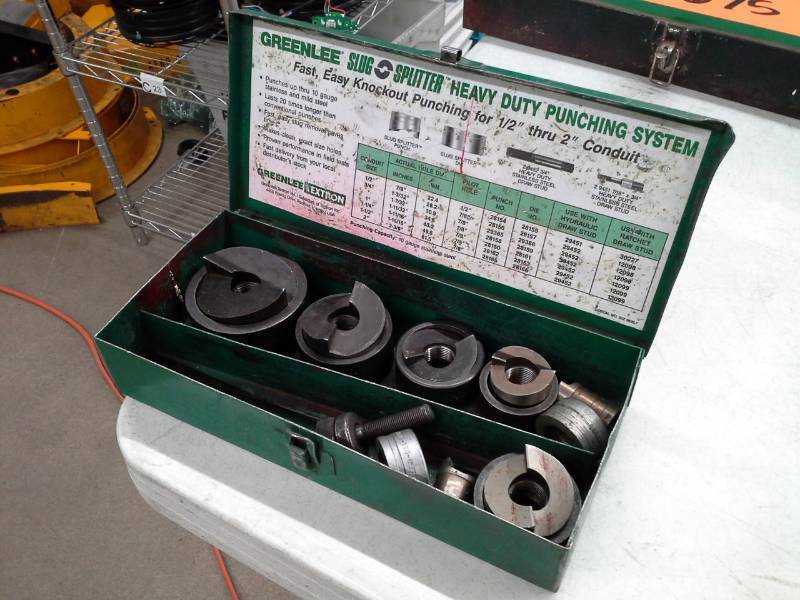 lot 674 image: Greenlee Slug Splitter Heavy Duty Punching System with Case