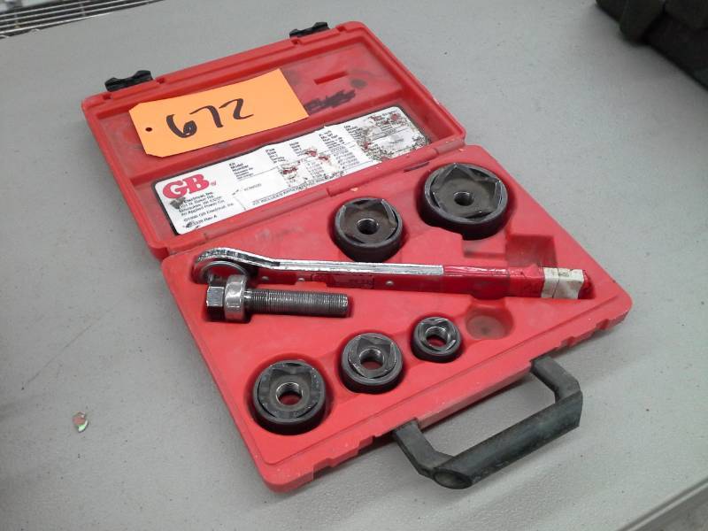 lot 672 image: GB Hand Ratchet Knockout Set with Case