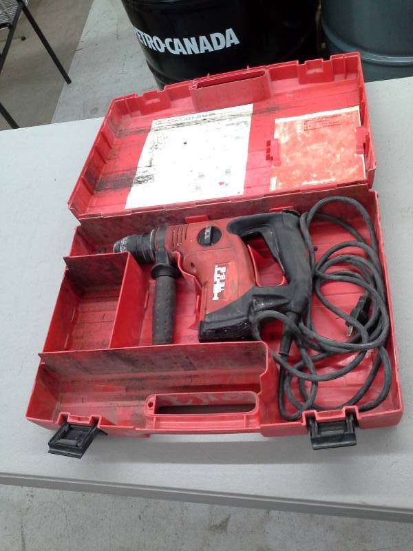 lot 689 image: Hilti TE-6 Drill with Manual, Case