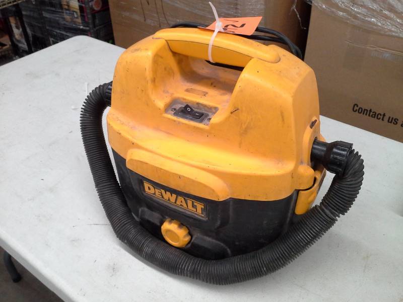 lot 692 image: DeWalt DC500 Heavy Duty 2-Gallon 18VDC CordlessCorded WetDry Vacuum