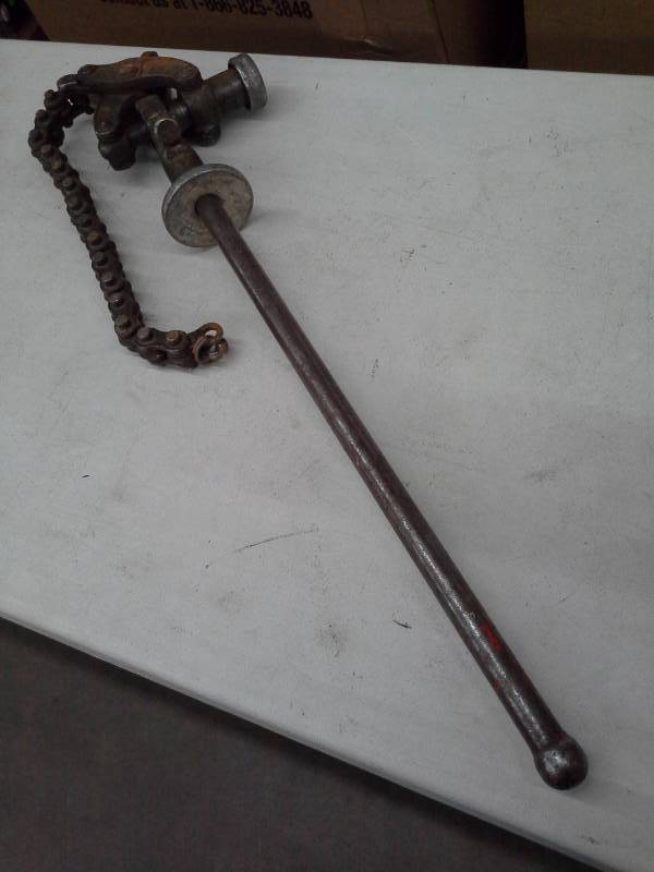 lot 709 image: Ridgid Chain Pull Clamp