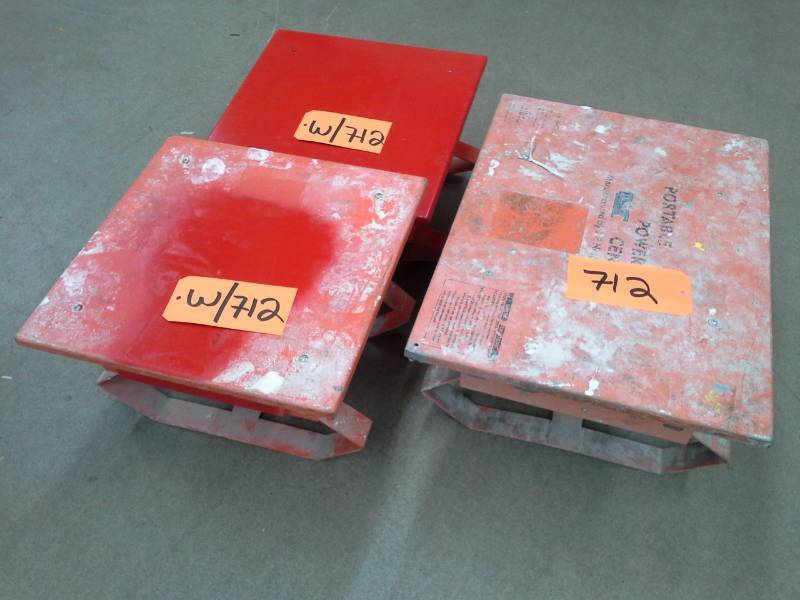 lot 712 image: Portable Power Centers