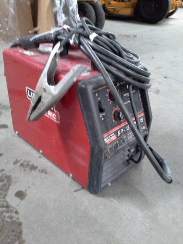 lot 725 image: Lincoln Electric SP-125 PLUS Arc Welder